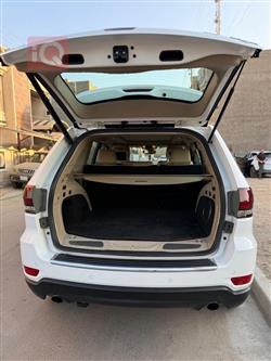 جیپ گراند شیرۆکی